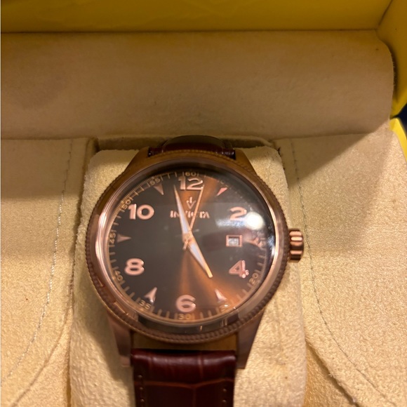 Watch very Nice Invicta watch with leather band GREAT condition - Picture 3 of 3